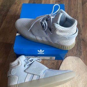 Men’s Adidas Tubular Invader Strap size 10